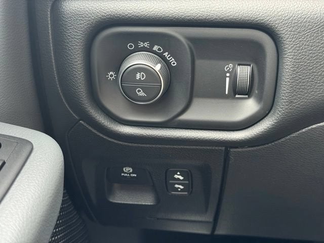 2021 RAM 1500 Big Horn Crew Cab 4x4 5'7" Box