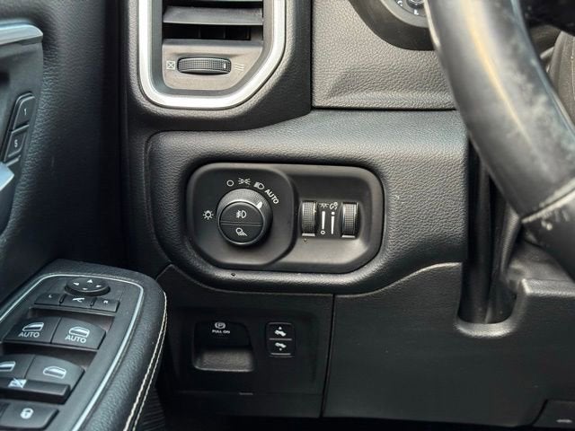 2022 RAM 1500 Laramie Crew Cab 4x4 5'7" Box
