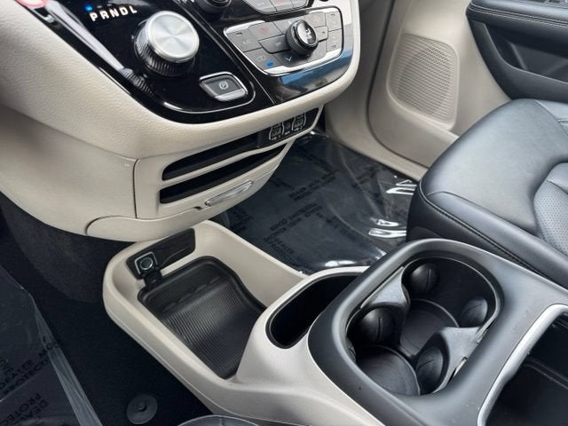 2024 Chrysler Pacifica Hybrid Select