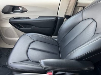 2024 Chrysler Pacifica Hybrid Select