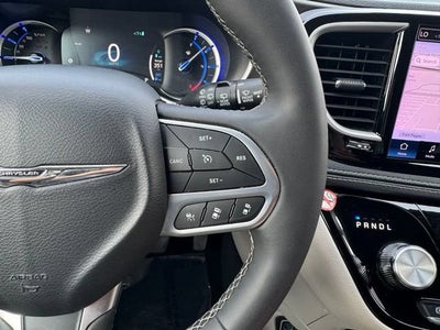 2024 Chrysler Pacifica Hybrid Select