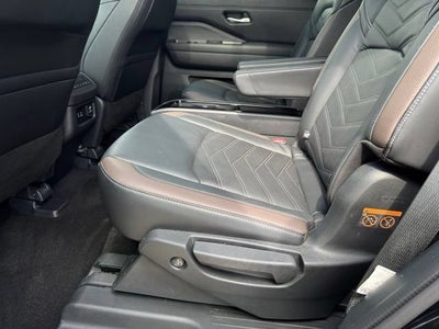 2025 Nissan Pathfinder Platinum 4WD