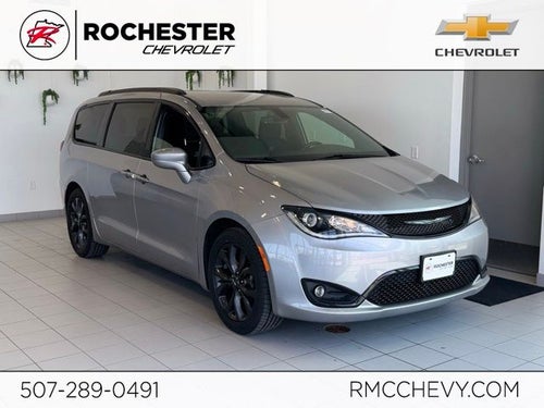 2020 Chrysler Pacifica Touring