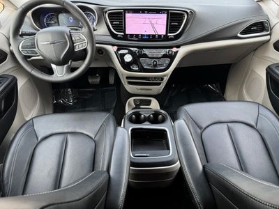 2024 Chrysler Pacifica Hybrid Select