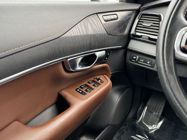 2021 Volvo XC90 Recharge Plug-In Hybrid T8 Inscription 7 Passenger