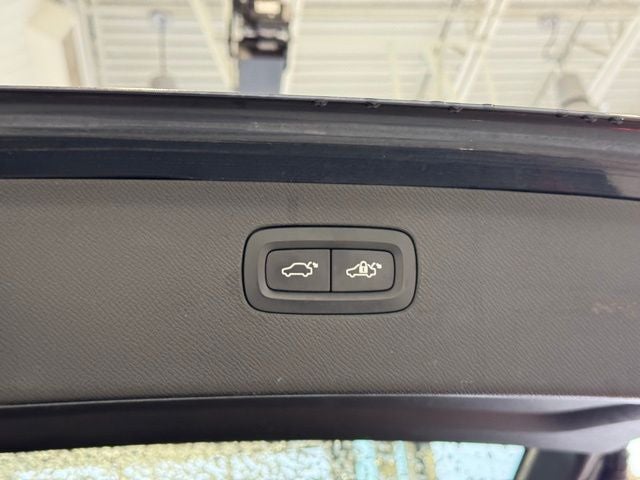 2021 Volvo XC90 Recharge Plug-In Hybrid T8 Inscription 7 Passenger