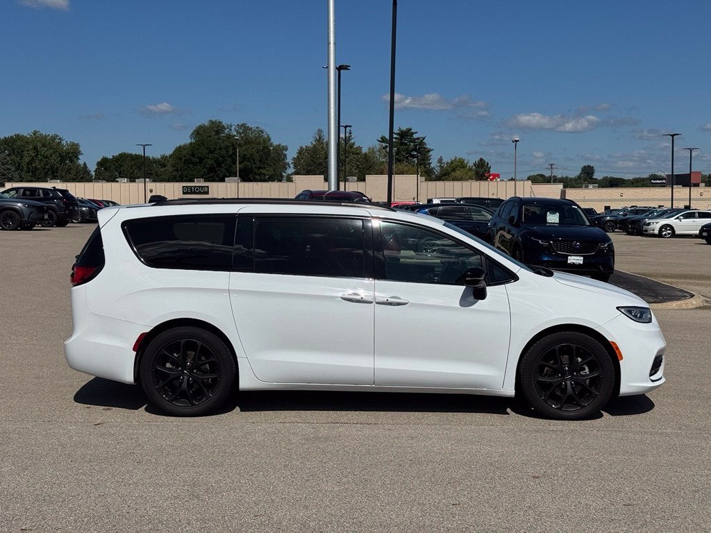 2025 Chrysler Pacifica Limited