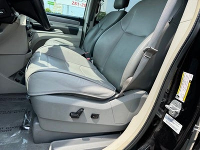 2013 Volkswagen Routan SE