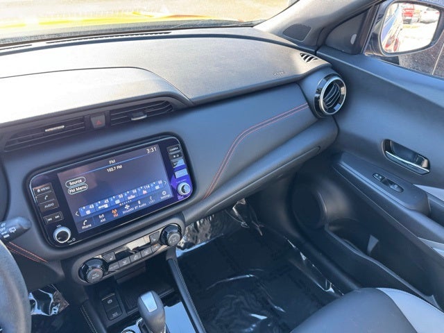 2022 Nissan Kicks SR