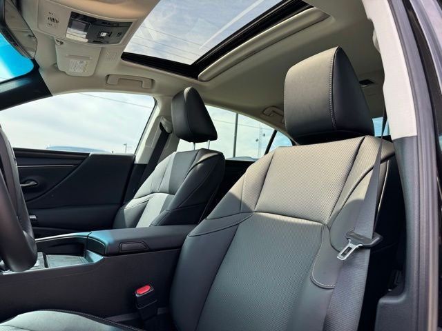 2025 Lexus ES 300h