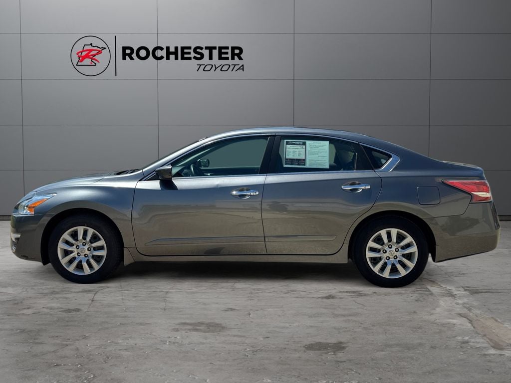 Used 2015 Nissan Altima S with VIN 1N4AL3AP8FC470623 for sale in Rochester, Minnesota