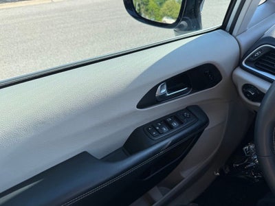 2024 Chrysler Pacifica Touring L FWD