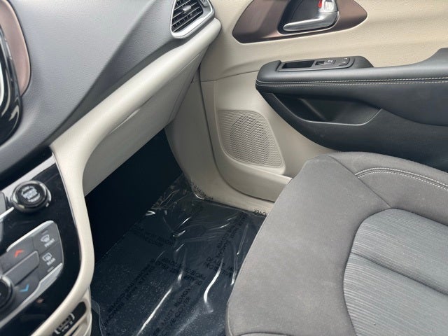 2024 Chrysler Voyager LX FWD