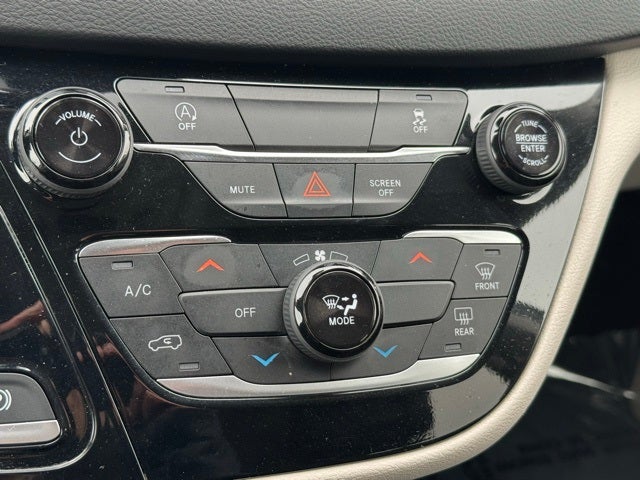 2023 Chrysler Voyager LX FWD