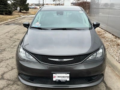 2023 Chrysler Voyager LX FWD