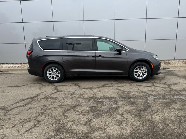 2023 Chrysler Voyager LX FWD