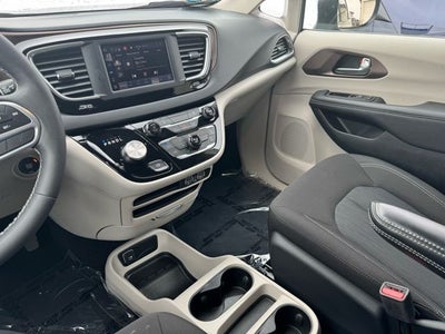 2023 Chrysler Voyager LX FWD