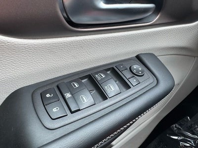 2023 Chrysler Voyager LX FWD