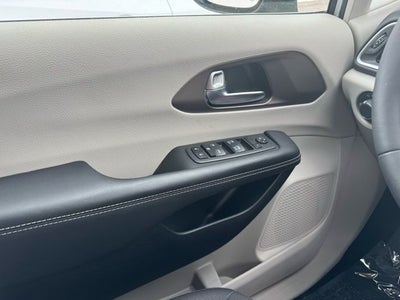 2023 Chrysler Voyager LX FWD