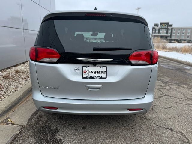 2023 Chrysler Voyager LX FWD