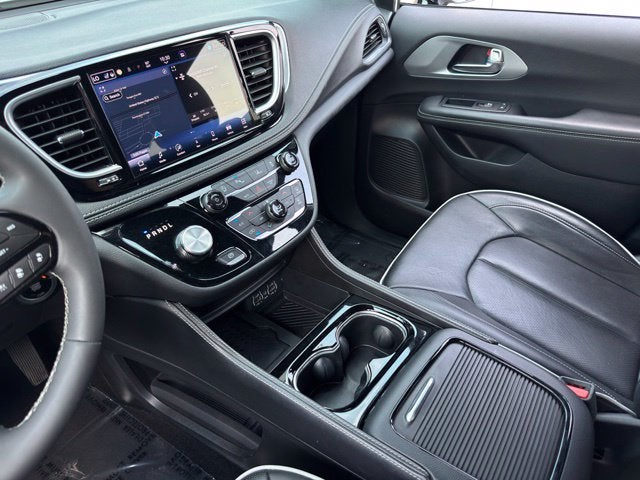 2025 Chrysler Pacifica Limited FWD