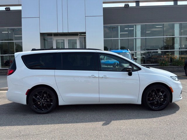 2025 Chrysler Pacifica Limited FWD