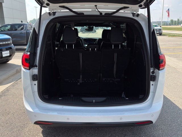 2025 Chrysler Pacifica Limited FWD