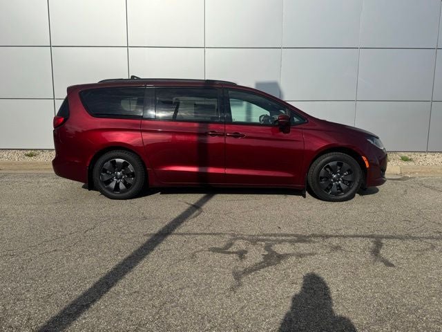 2020 Chrysler Pacifica Hybrid Limited FWD