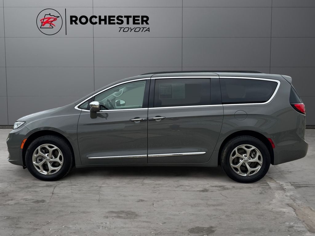 Used 2022 Chrysler Pacifica Limited with VIN 2C4RC3GG7NR224608 for sale in Rochester, Minnesota