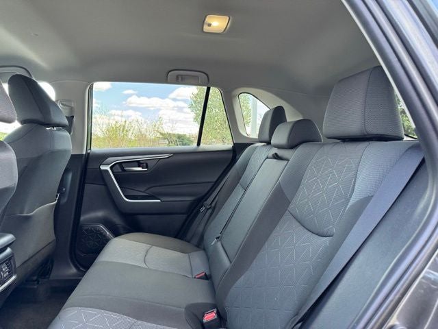 2025 Toyota RAV4 XLE - Photo 11