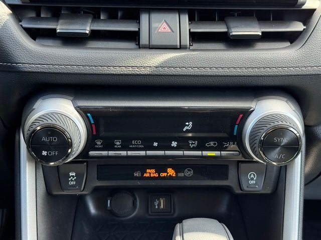 2025 Toyota RAV4 XLE - Photo 12