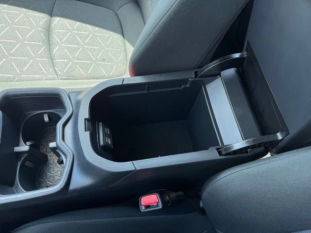 2025 Toyota RAV4 XLE - Photo 20