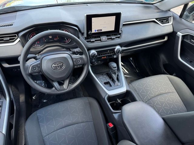 2025 Toyota RAV4 XLE - Photo 6