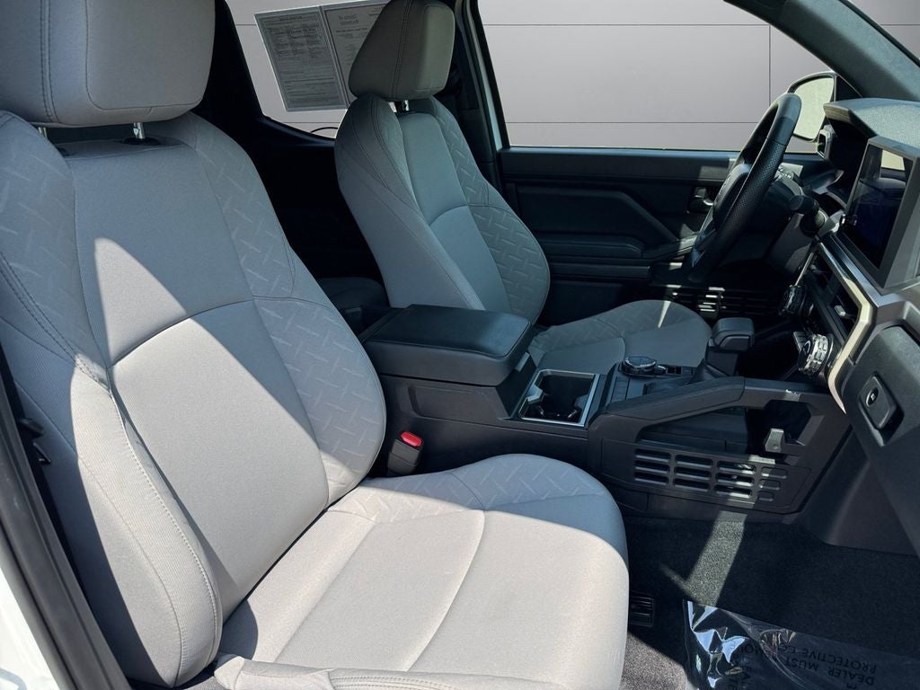 2025 Toyota Tacoma SR5 - Photo 17