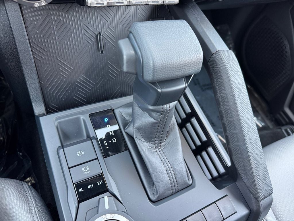 2025 Toyota Tacoma SR5 - Photo 25