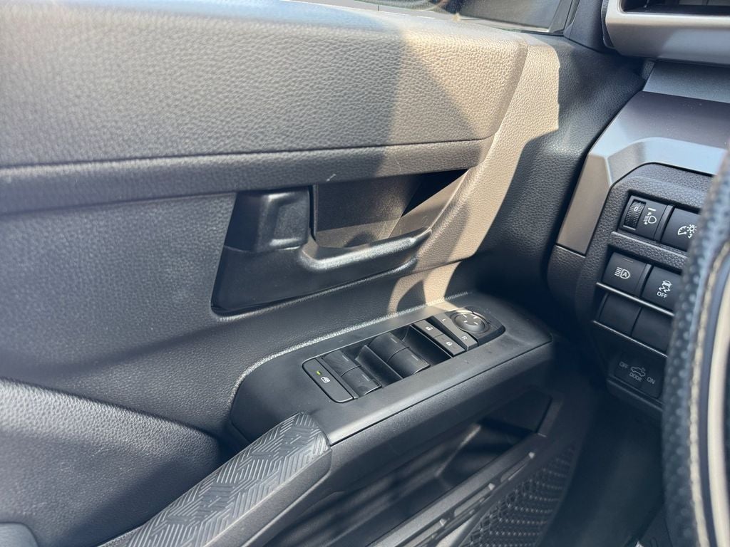 2025 Toyota Tacoma SR5 4WD