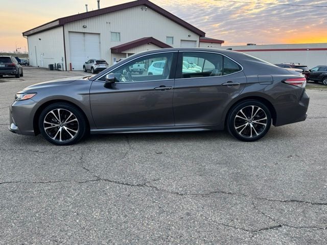 2019 Toyota Camry SE FWD