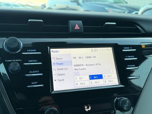 2019 Toyota Camry SE FWD