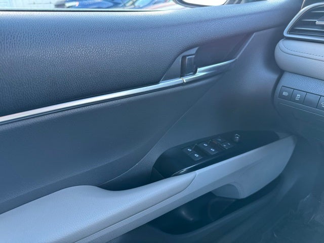 2019 Toyota Camry Hybrid LE FWD