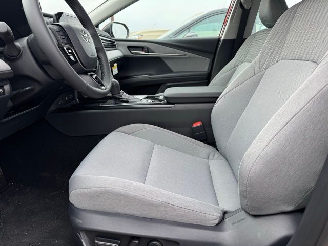 2026 Toyota Camry LE - Photo 6