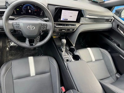 2025 Toyota Camry SE FWD