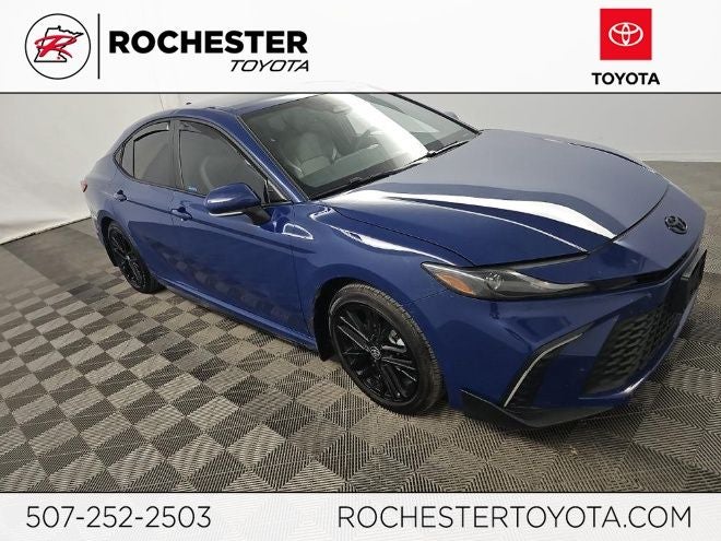 2025 Toyota Camry SE Hybrid's photo