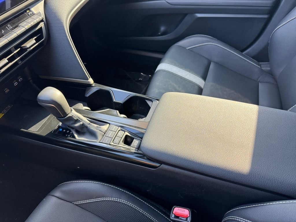 2025 Toyota Camry SE FWD