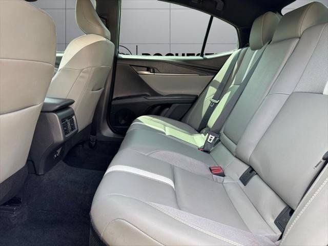 2025 Toyota Camry SE FWD