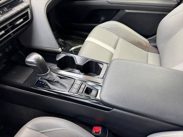 2025 Toyota Camry SE FWD