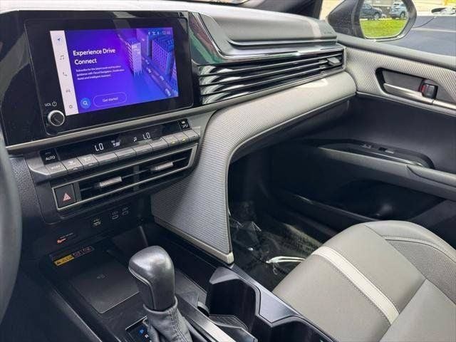 2025 Toyota Camry SE FWD