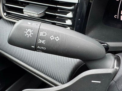 2025 Toyota Camry SE FWD