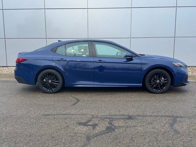 2025 Toyota Camry SE FWD