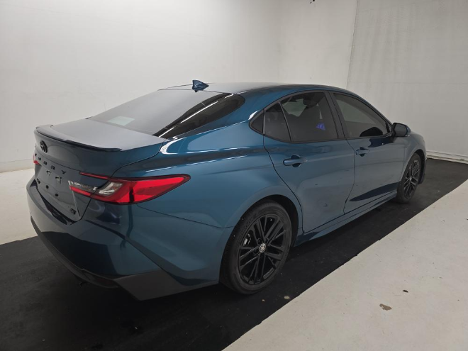 2025 Toyota Camry SE FWD