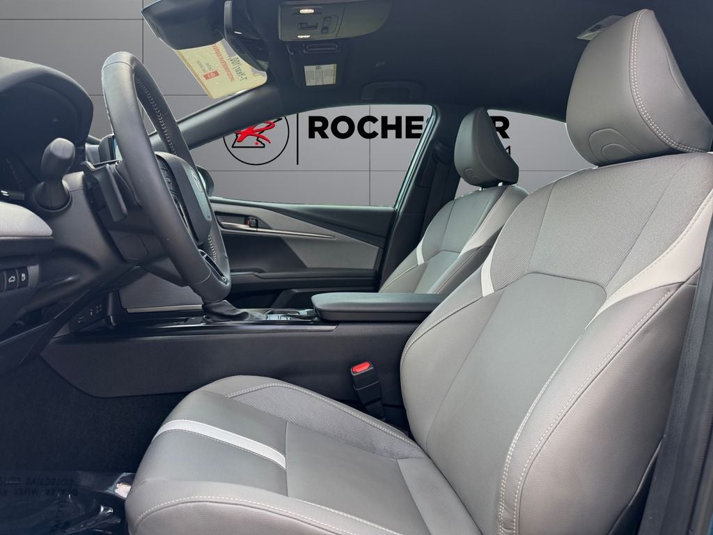 2025 Toyota Camry SE FWD